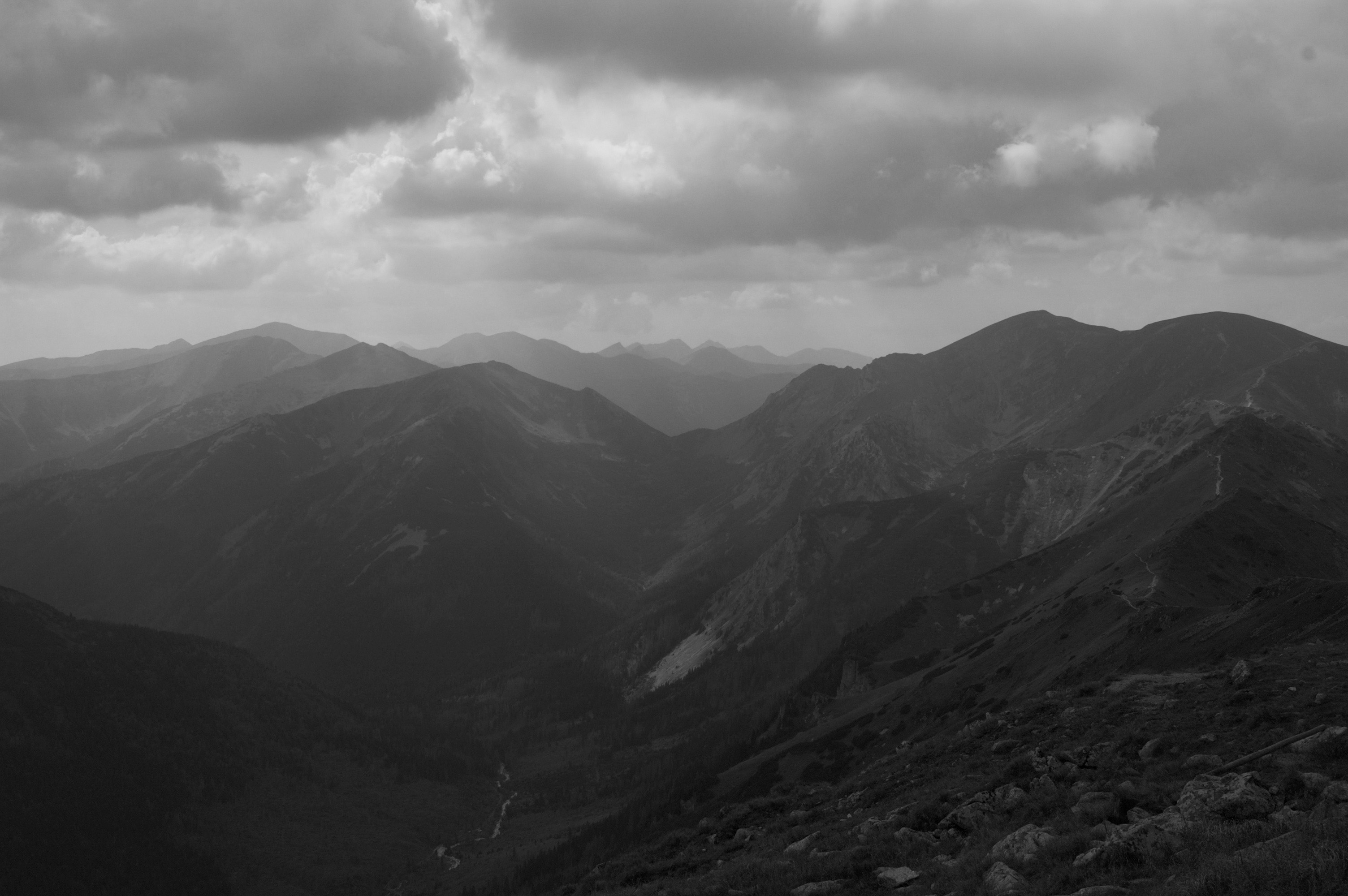 Fekete-fehér tájkép a Tátra hegyeiről