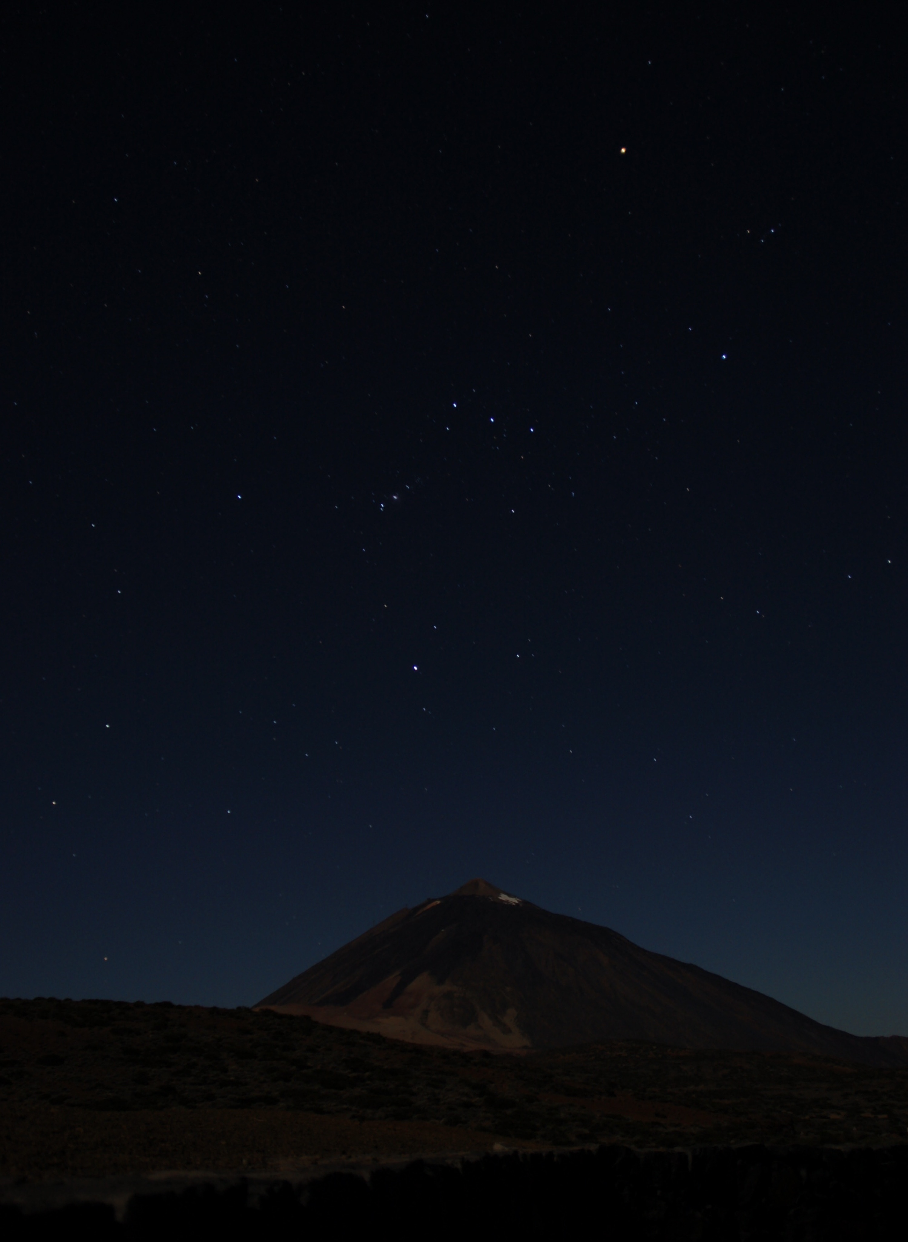 Teide nevű vulkán Tenerifén, éjszaka